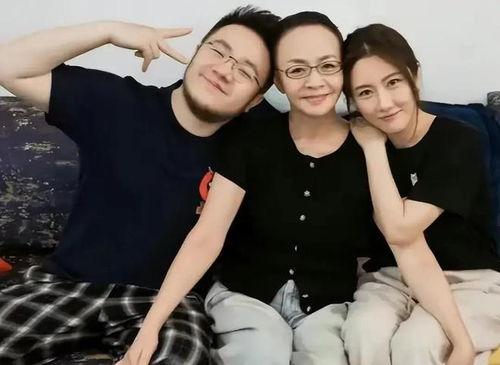 娱乐八卦爆料姐妹吃瓜微博,姐妹吃瓜微博,揭秘明星幕后故事